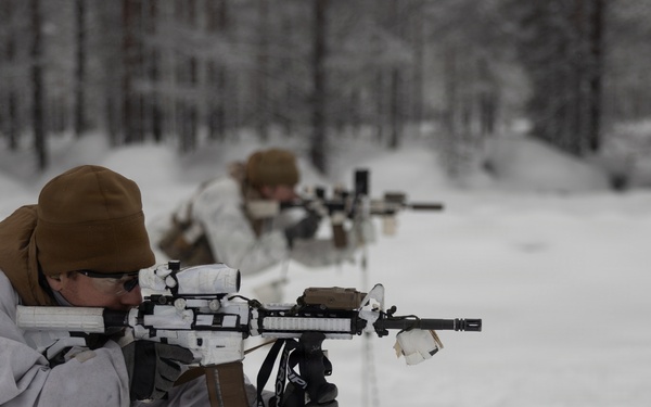 Recon Marines sharpen winter warfighting skills