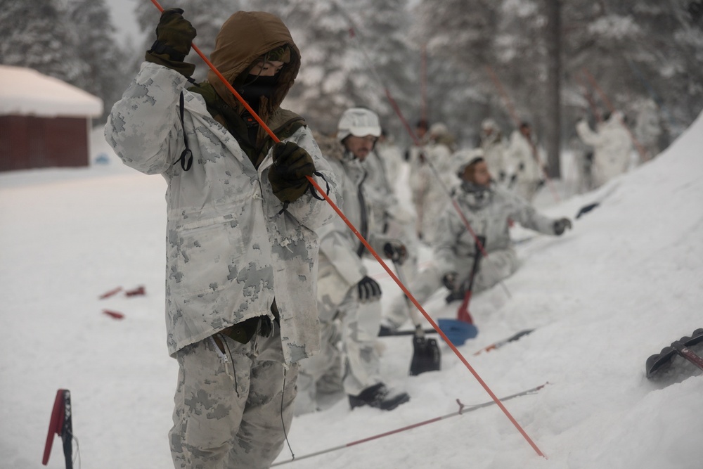 Recon Marines sharpen winter warfighting skills