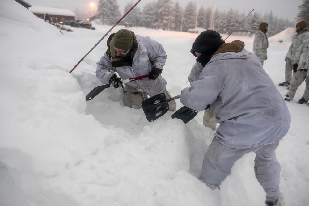 Recon Marines sharpen winter warfighting skills