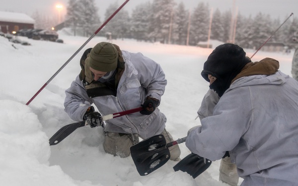 Recon Marines sharpen winter warfighting skills