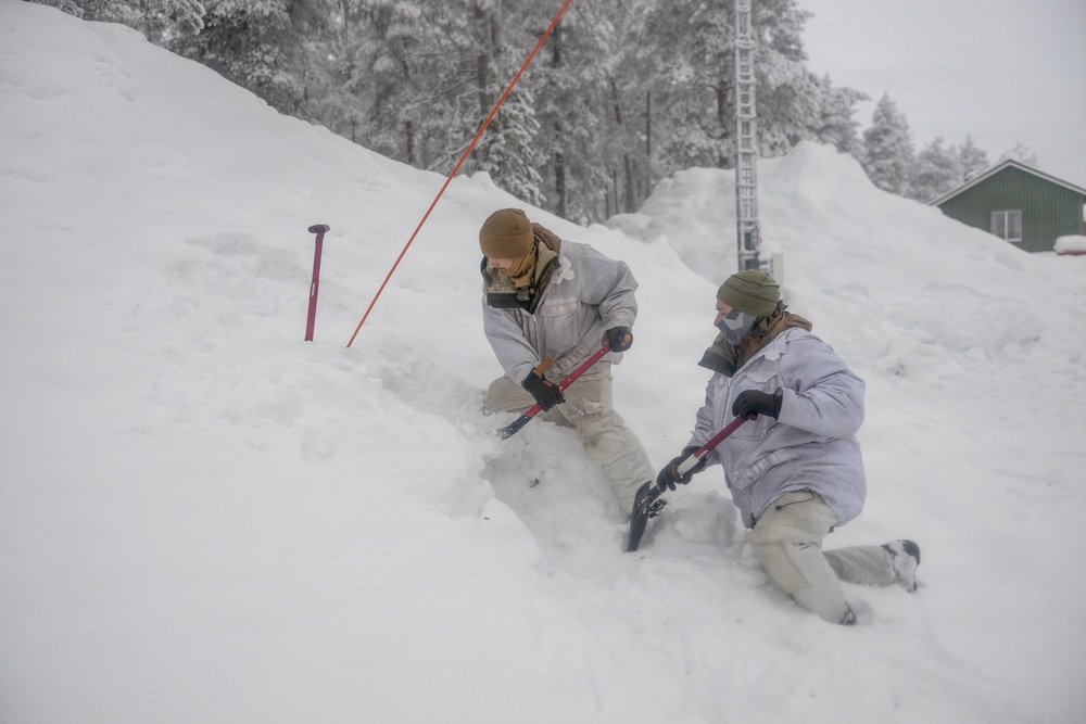 Recon Marines sharpen winter warfighting skills