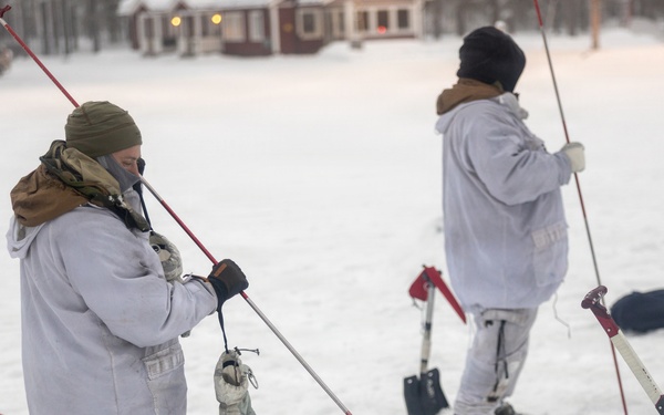 Recon Marines sharpen winter warfighting skills