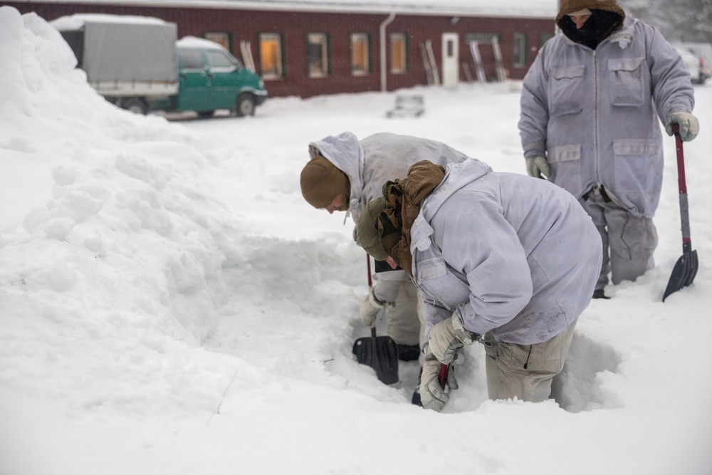 Recon Marines sharpen winter warfighting skills