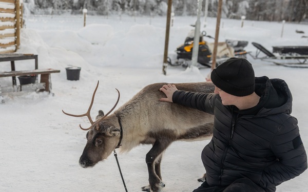 Recon Marines sharpen winter warfighting skills
