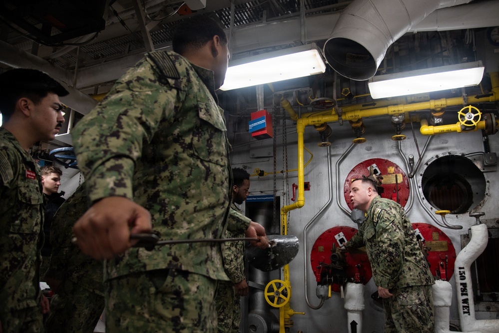 Surface Warfare Engineering Schools Command (SWESC) Great Lakes Instructors Train Next Generation of U.S. Navy Machinist's Mates