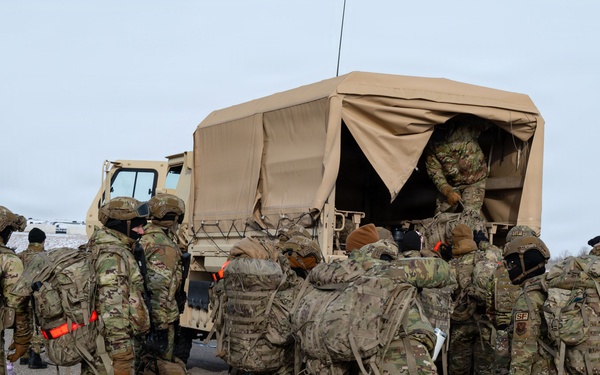 Airmen test readiness during Cold Weather Defender Course