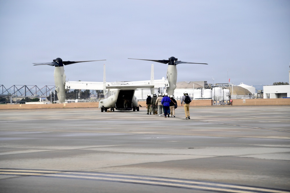 Congressional Staff Delegates Visit NASNI