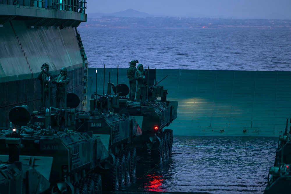QUART 26.2: 3rd AA Bn. conducts night operations aboard USS Makin Island