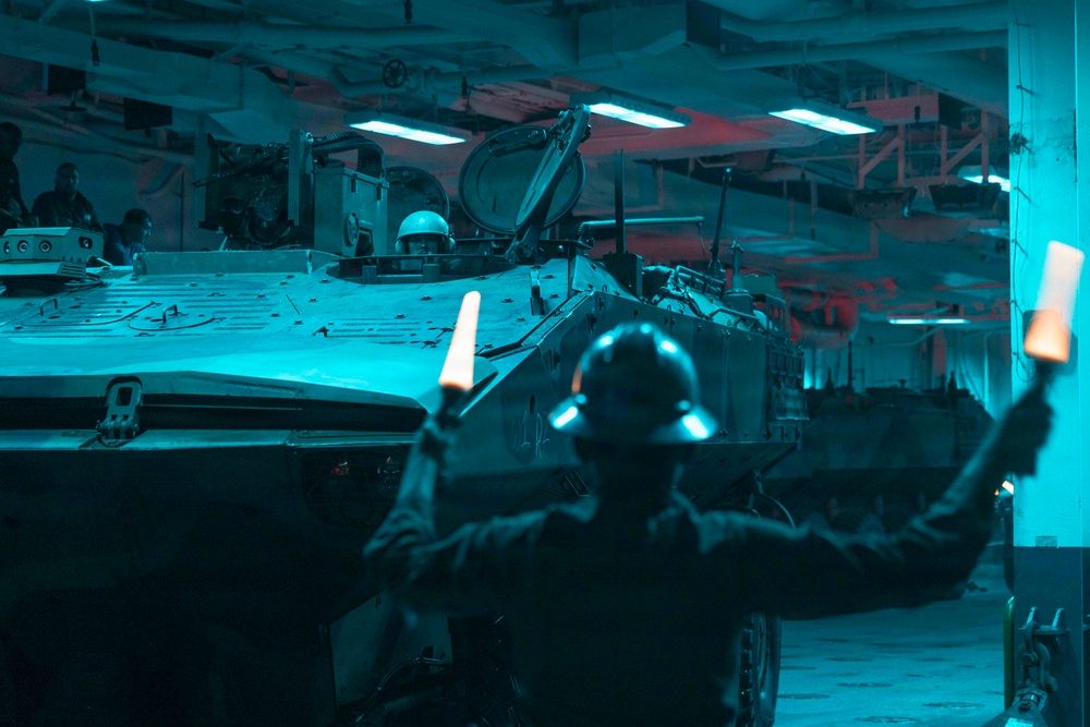 QUART 26.2: 3rd AA Bn. conducts night operations aboard USS Makin Island