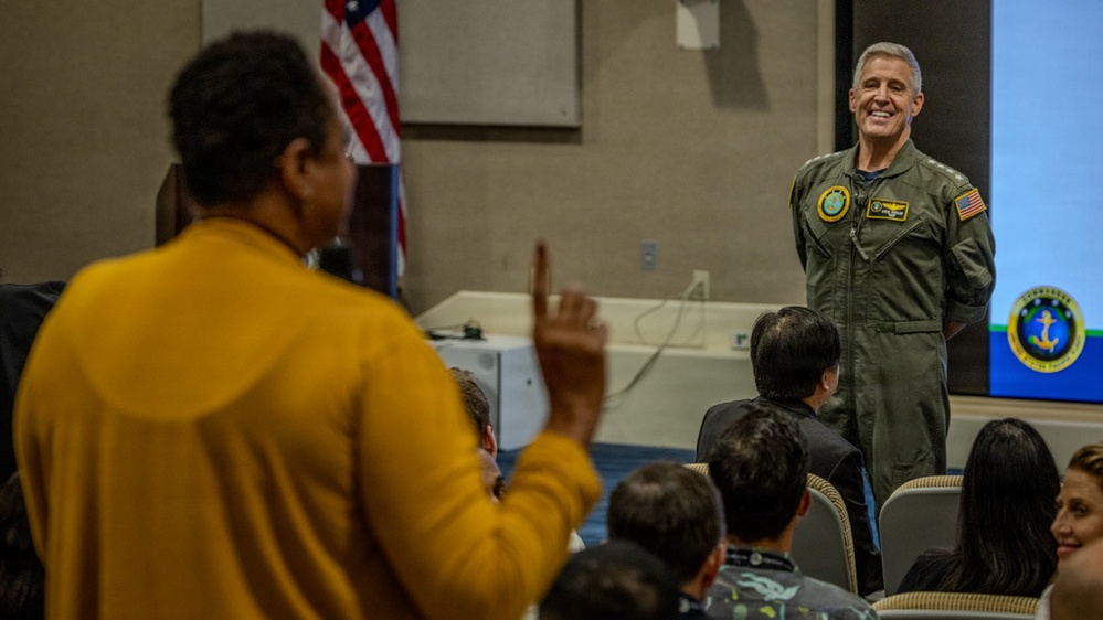 PacFleet Commander speaks to IPOC 26-1 Fellows