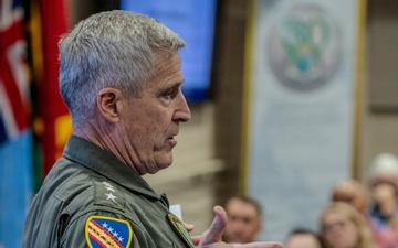 PacFleet Commander Speaks to IPOC Fellows