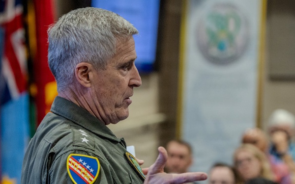 PacFleet Commander Speaks to IPOC Fellows