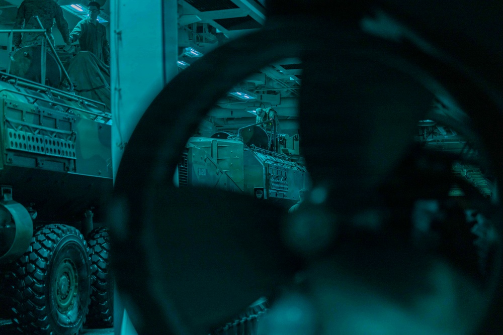 QUART 26.2: 3rd AA Bn. conducts night operations aboard USS Makin Island