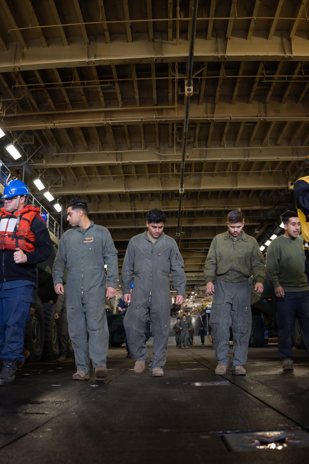 QUART 26.2: 3rd AA Bn. and 2nd Bn., 4th Marines conduct Ship to Shore operations onboard USS Makin Island