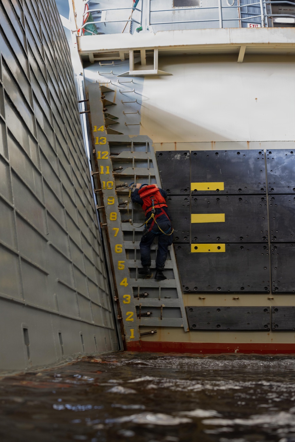 QUART 26.2: 3rd AA Bn. and 2nd Bn., 4th Marines conduct Ship to Shore operations onboard USS Makin Island