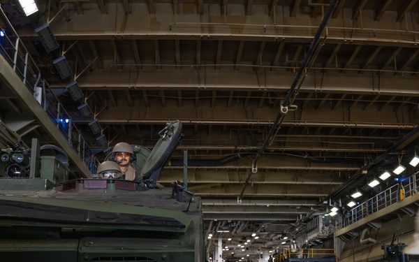 QUART 26.2: 3rd AA Bn. and 2nd Bn., 4th Marines conduct Ship to Shore operations onboard USS Makin Island