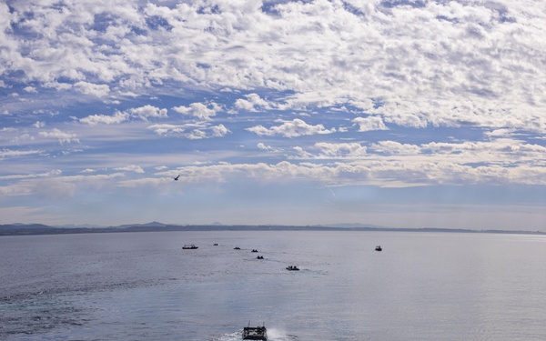 QUART 26.2: 3rd AA Bn. and 2nd Bn., 4th Marines conduct Ship to Shore operations onboard USS Makin Island