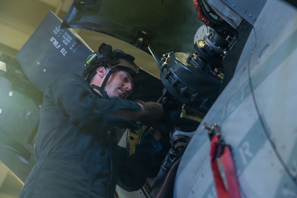 11th MEU Marines, Sailors Conduct Aircraft Maintenance Aboard USS Boxer