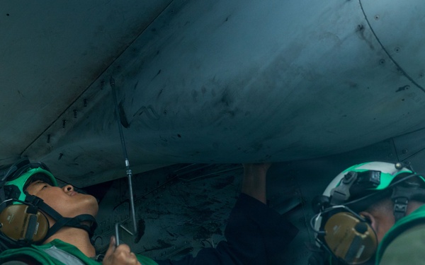 11th MEU Marines, Sailors Conduct Aircraft Maintenance Aboard USS Boxer