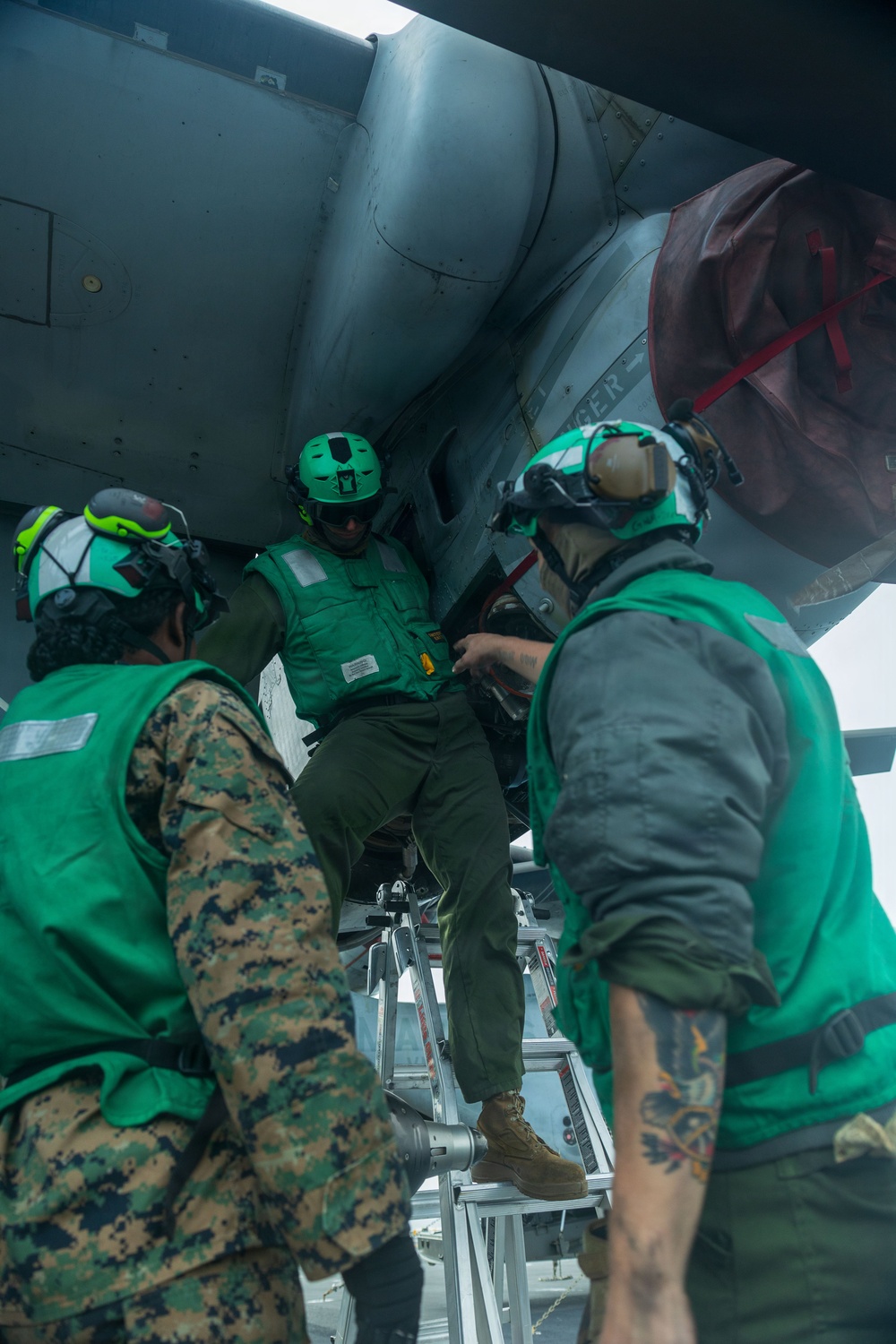 11th MEU Marines, Sailors Conduct Aircraft Maintenance Aboard USS Boxer