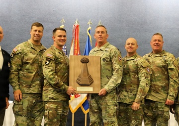 1st Battalion, 212th Aviation Regiment Wins Lt. Gen. Parker D. Ellis Award