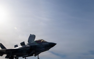 Boxer Conducts Flight Operations