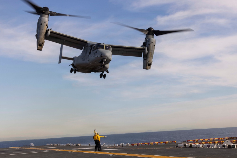 QUART 26.2: VMM-362, HMLA-367, and HMH-465 conduct deck landing qualifications aboard USS Makin Island