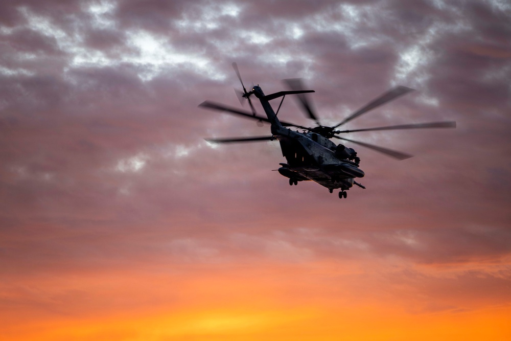 QUART 26.2: VMM-362, HMLA-367, and HMH-465 conduct deck landing qualifications aboard USS Makin Island