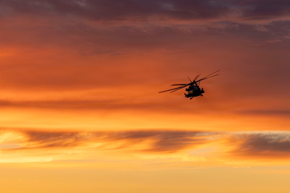 QUART 26.2: VMM-362, HMLA-367, and HMH-465 conduct deck landing qualifications aboard USS Makin Island