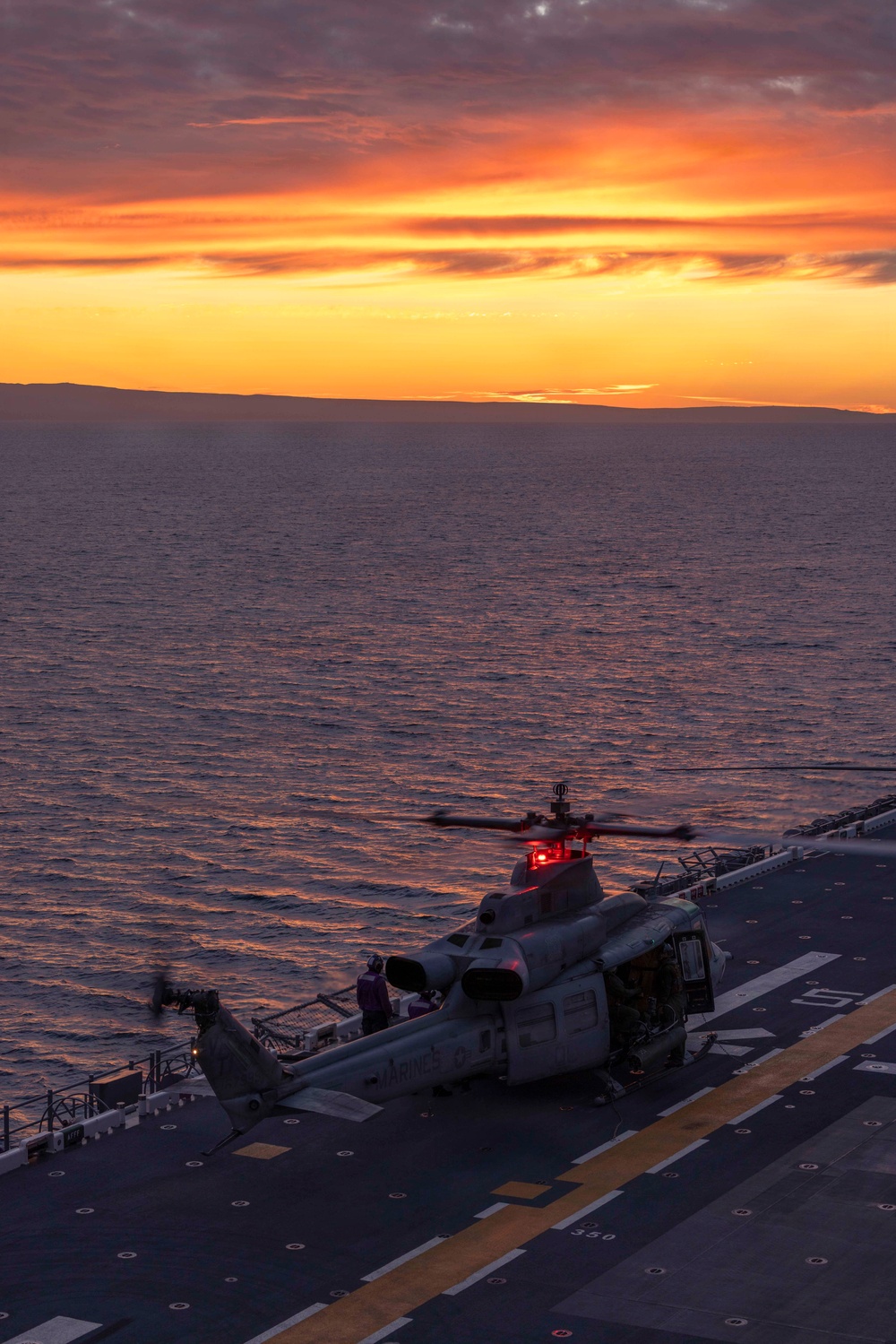 QUART 26.2: VMM-362, HMLA-367, and HMH-465 conduct deck landing qualifications aboard USS Makin Island
