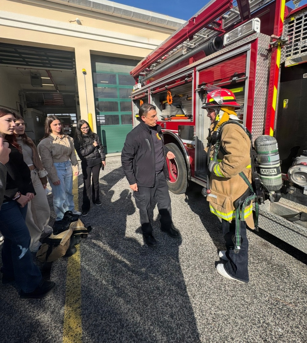 Italian High School Students Visit NSA Naples