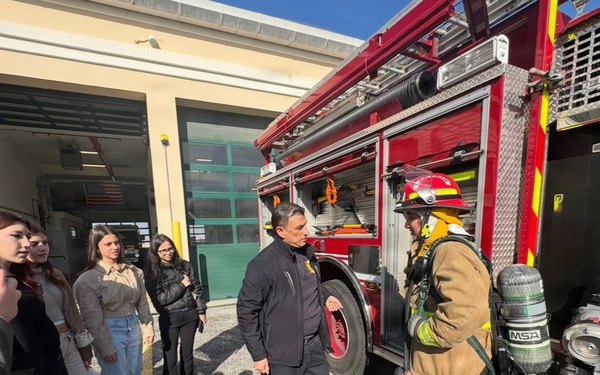 Italian High School Students Visit NSA Naples