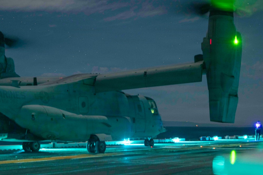 QUART 26.2: VMM-362, HMLA-367, and HMH-465 conduct deck landing qualifications aboard USS Makin Island