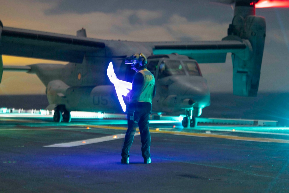 QUART 26.2: VMM-362, HMLA-367, and HMH-465 conduct deck landing qualifications aboard USS Makin Island