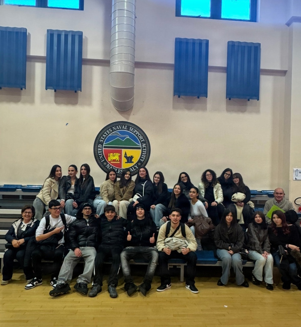 Italian High School Students Visit NSA Naples