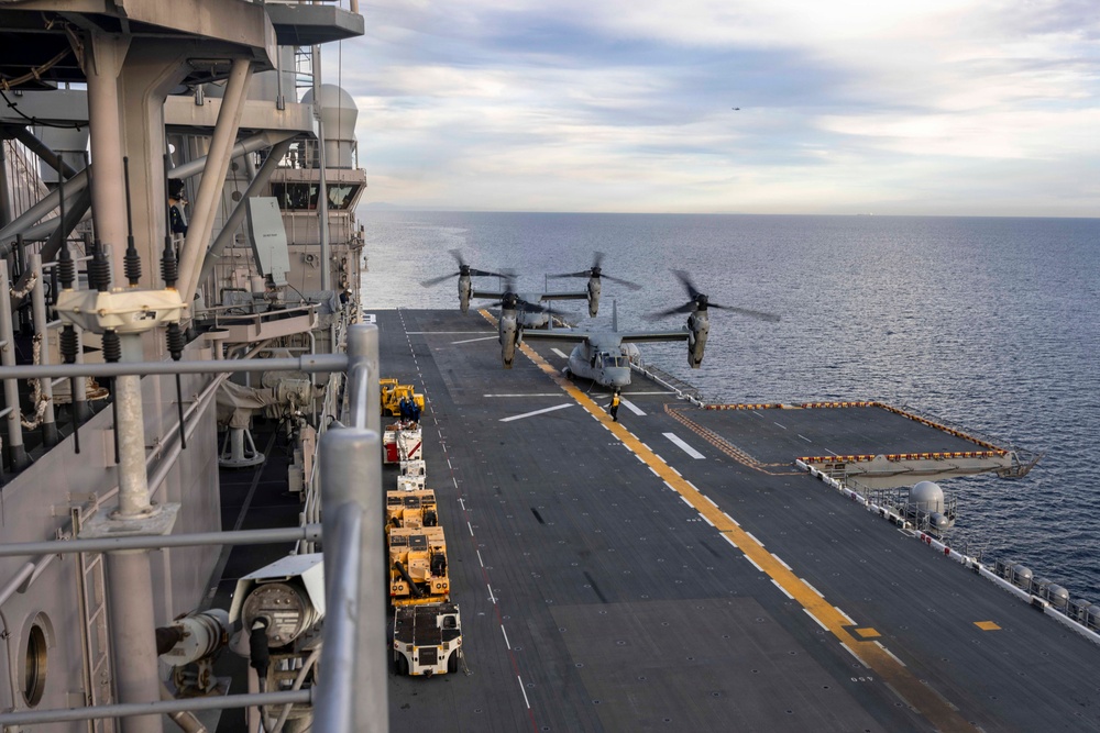 QUART 26.2: VMM-362, HMLA-367, and HMH-465 conduct deck landing qualifications aboard USS Makin Island