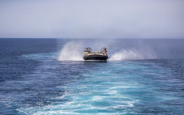 QUART 26.2: LCAC operations aboard USS Makin Island