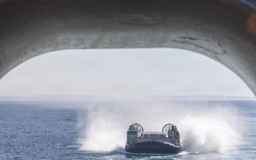 QUART 26.2: LCAC operations aboard USS Makin Island