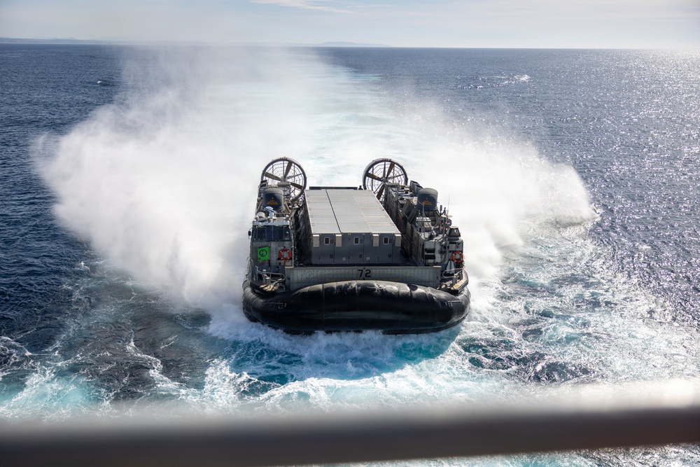 QUART 26.2: LCAC operations aboard USS Makin Island