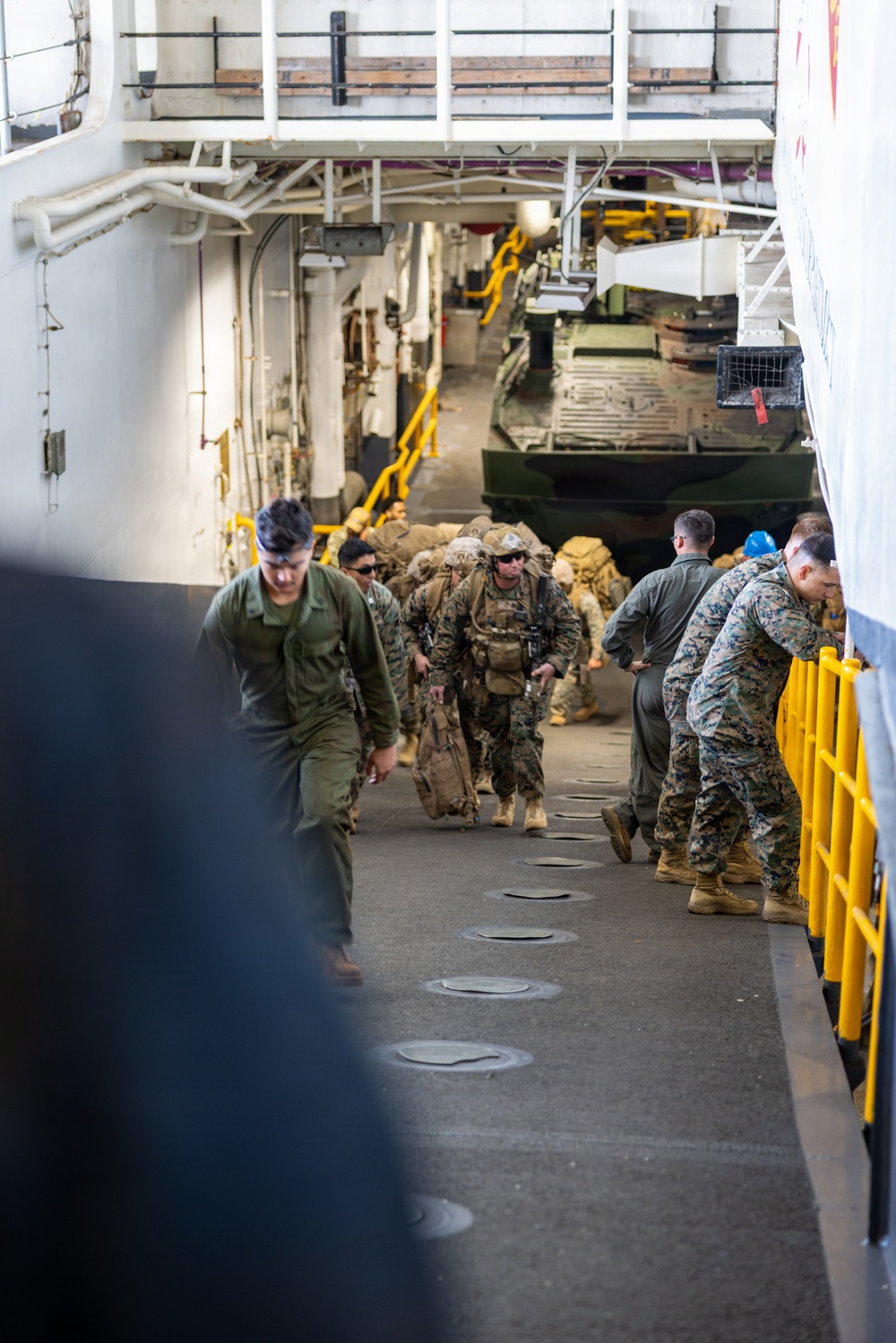 QUART 26.2: LCAC operations aboard USS Makin Island