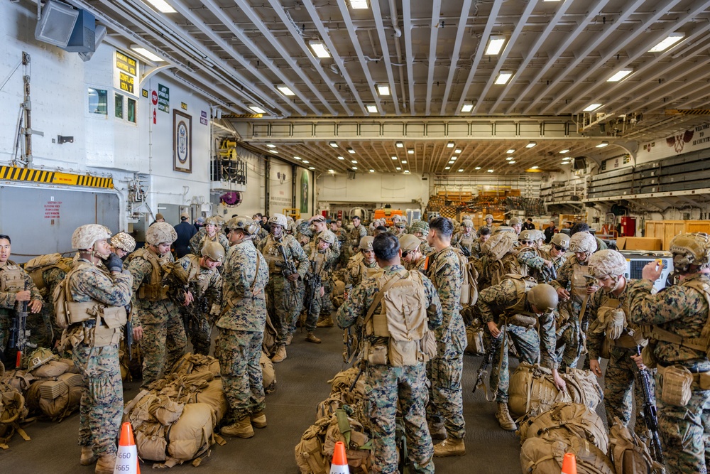 QUART 26.2: LCAC operations aboard USS Makin Island