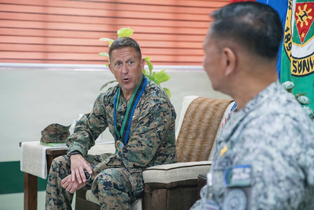 MRF-SEA Marines Meet Northern Luzon Command Leadership