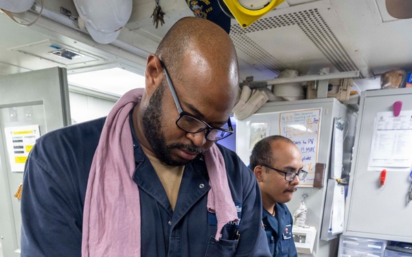 USS Michael Murphy conducts routine operations