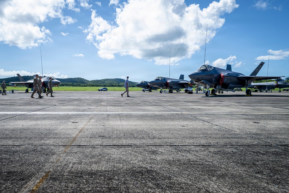 SOUTHCOM command visits Puerto Rico
