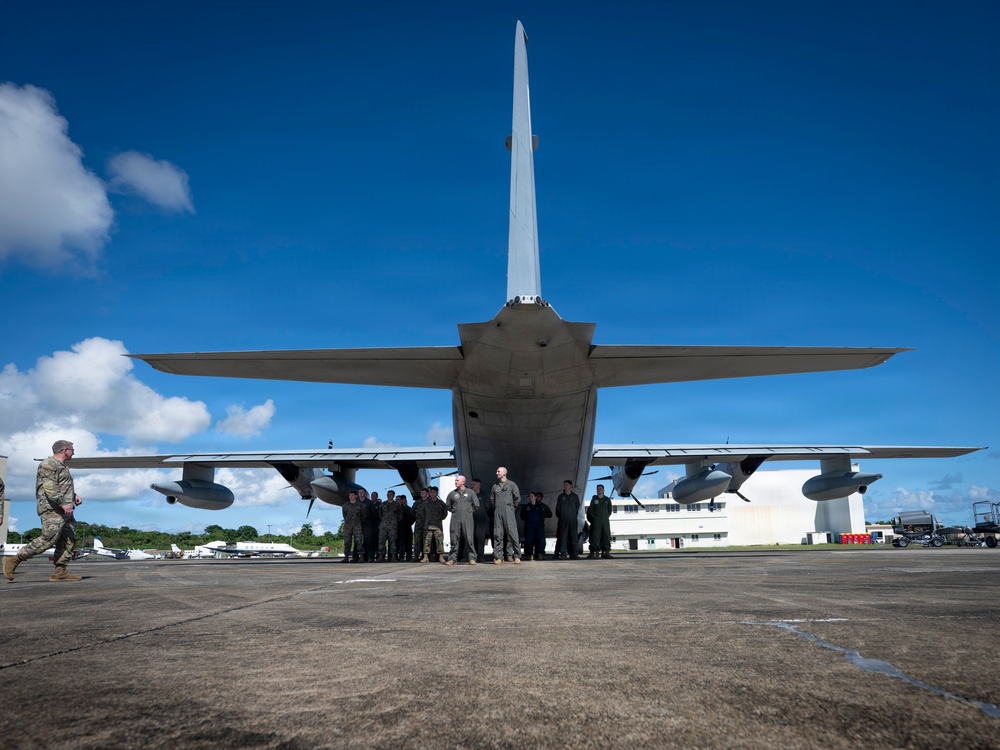 SOUTHCOM command visits Puerto Rico