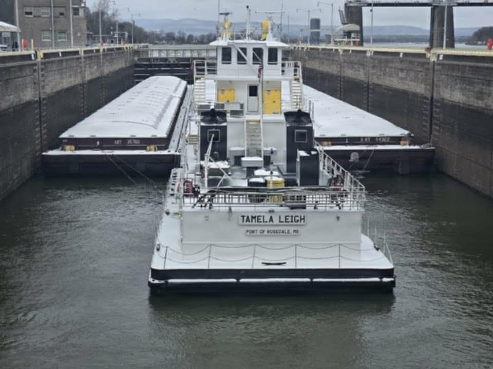 The motor vessel Tamela Leigh locks through Arthur V. Ormond Lock and Dam (No. 9)