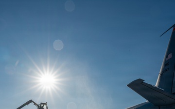 De-icing KC-135 Stratotanker