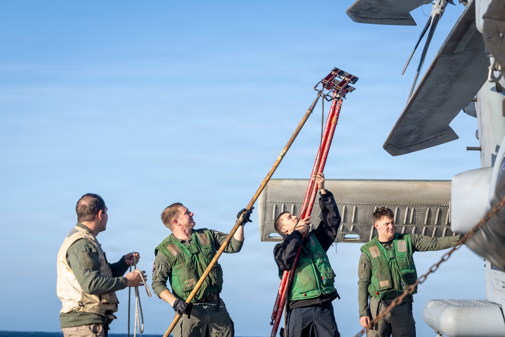 DVIDS - Images - USS Delbert D. Black (DDG 119) Conducts Flight ...