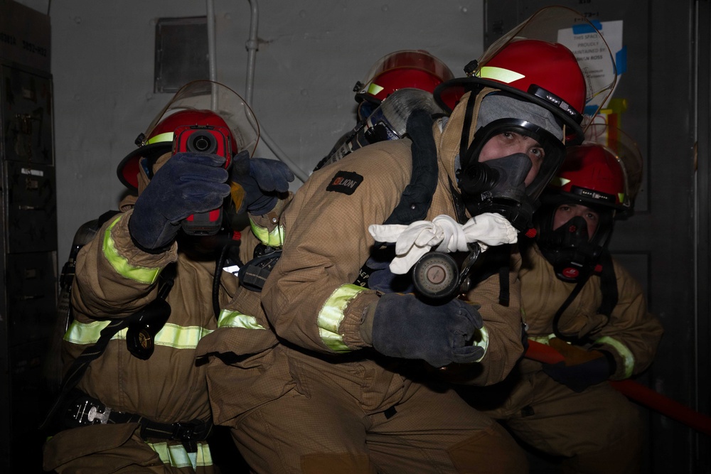 Ike Conducts Planned Incremental Availability maintenance period