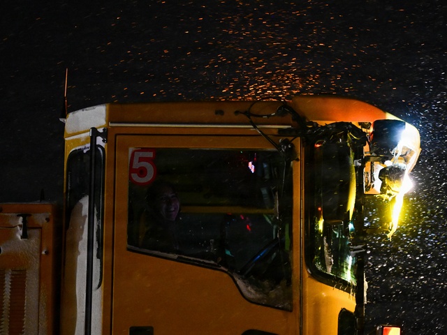 Scott AFB crews battle winter storm, keep mission moving
